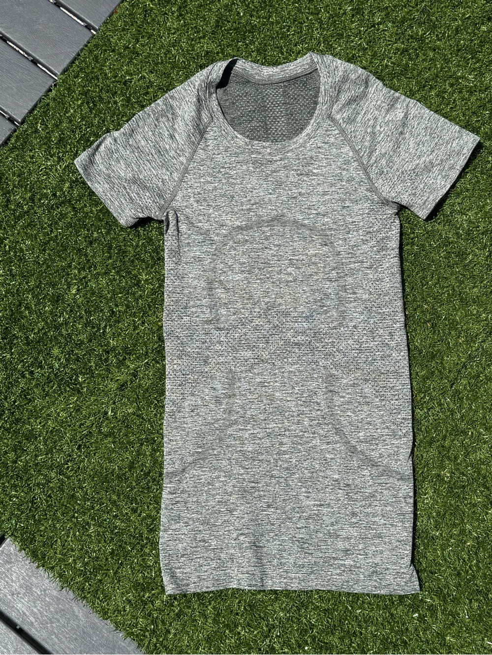 2 x Lululemon Women’s Swiftly Tech Short Sleeve shirt 2.0 hip length size 0
